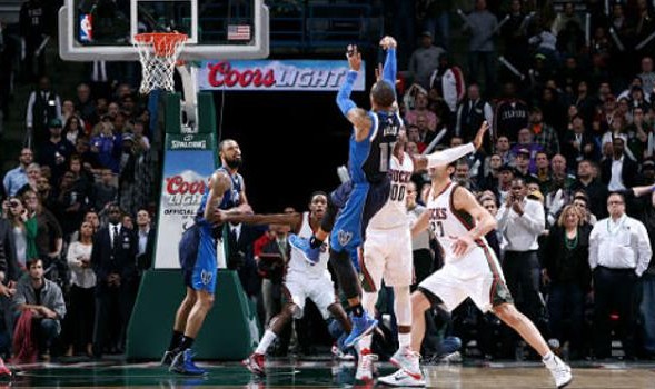  拉文压哨绝杀公牛客场一分险胜骑士保悬念  