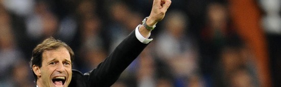  AC米兰主场溃败，球迷高呼教练下课  