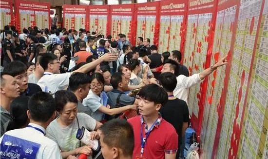  埃弗顿最后时刻绝平保级成功  