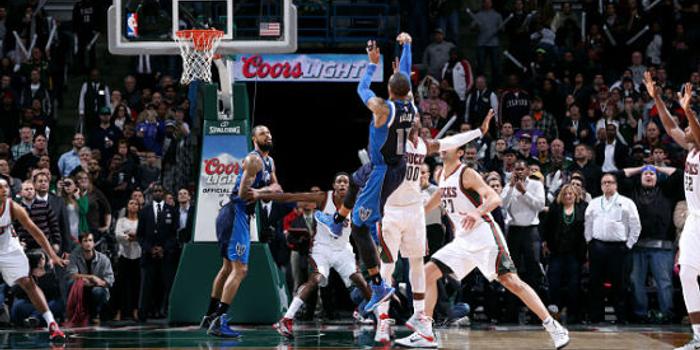  拉文压哨绝杀公牛客场一分险胜骑士保悬念  