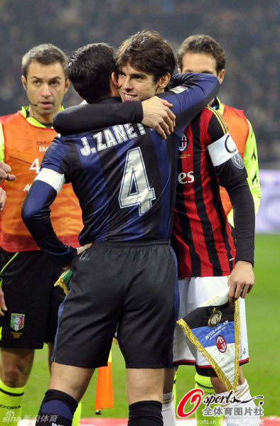  AC米兰德比战险胜国际米兰，伊布替补建功定乾坤